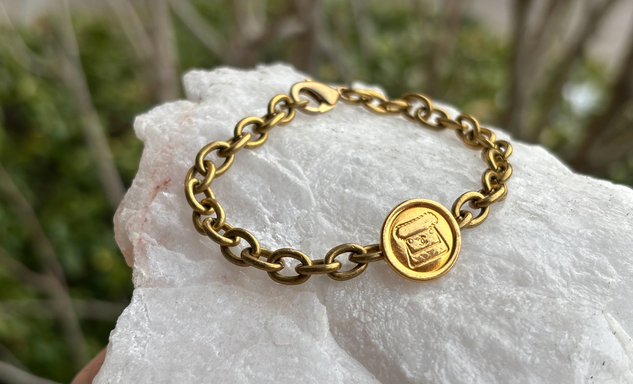 GOLD CHANEL BRACELET VINTAGE CHANEL BUTTON - Main Image